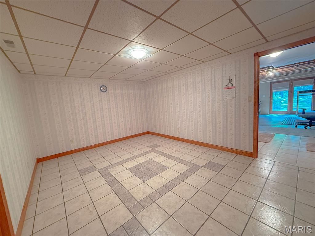 Image 40 of property listing at 25409 415th Street, Pittsfield, IL 62363