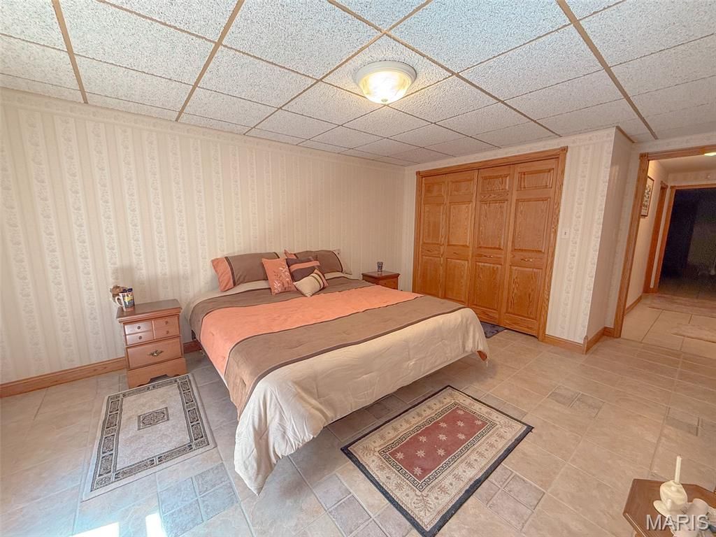 Image 41 of property listing at 25409 415th Street, Pittsfield, IL 62363