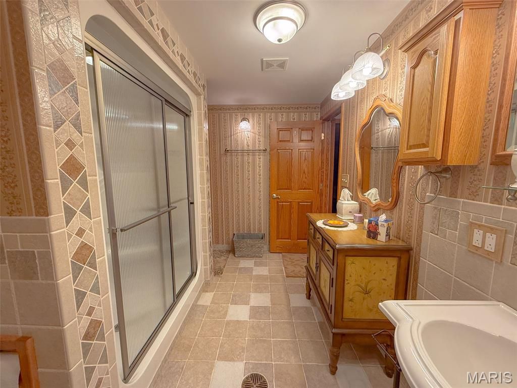 Image 45 of property listing at 25409 415th Street, Pittsfield, IL 62363
