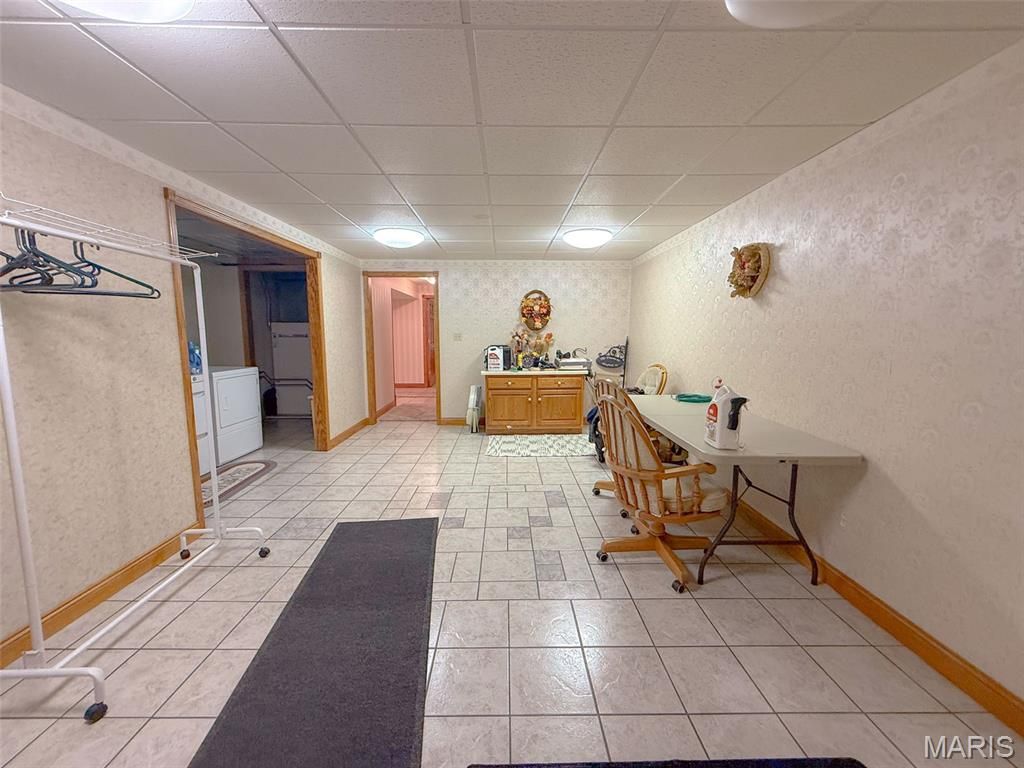 Image 47 of property listing at 25409 415th Street, Pittsfield, IL 62363