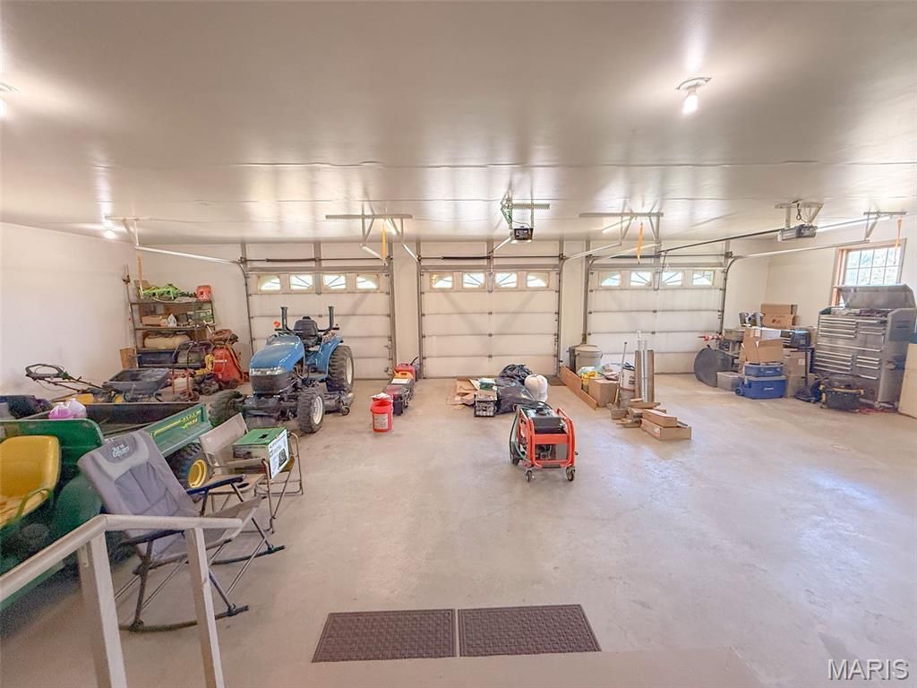 Image 53 of property listing at 25409 415th Street, Pittsfield, IL 62363