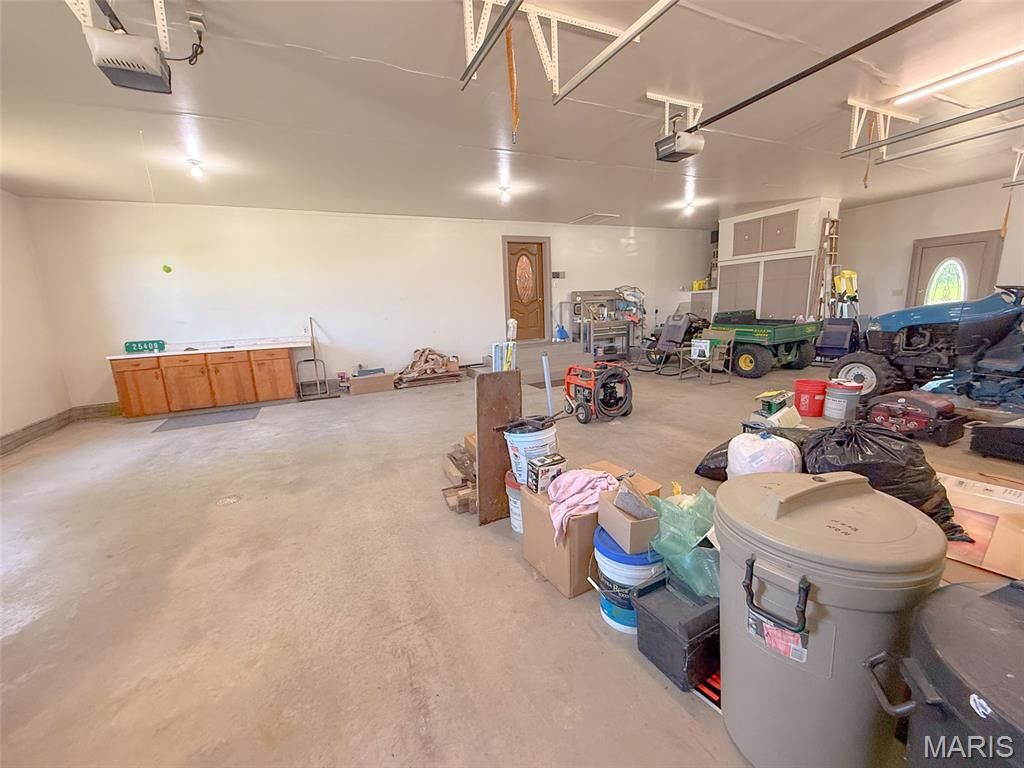 Image 54 of property listing at 25409 415th Street, Pittsfield, IL 62363