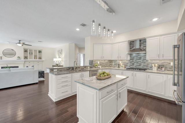 58 Candle Pine Place, The Woodlands, TX 77381