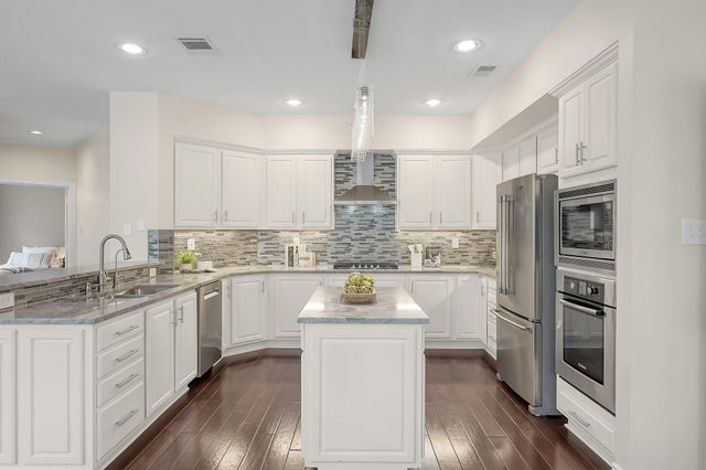 58 Candle Pine Place, The Woodlands, TX 77381