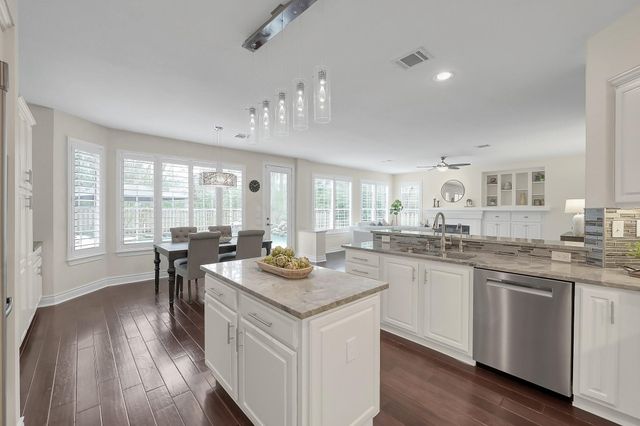 58 Candle Pine Place, The Woodlands, TX 77381