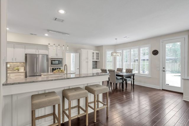 58 Candle Pine Place, The Woodlands, TX 77381