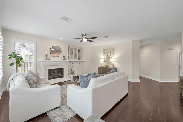 58 Candle Pine Place, The Woodlands, TX 77381