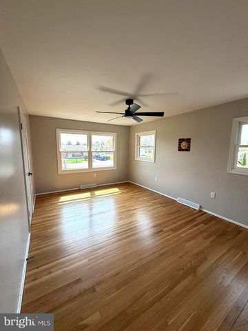 7183 OAK DR, Reva, VA 22735