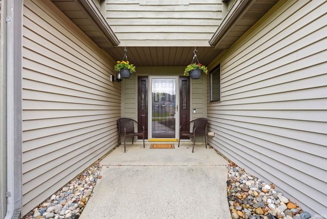 9220 White Shell Drive, Fort Wayne, IN 46804