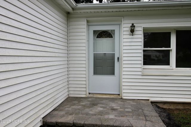 33 Weaverville Road, Freehold, NJ 07728