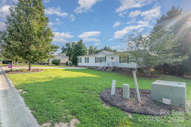 1140 Peppertree Drive, Mount Holly, NC 28120