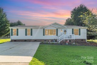 1140 Peppertree Drive, Mount Holly, NC 28120