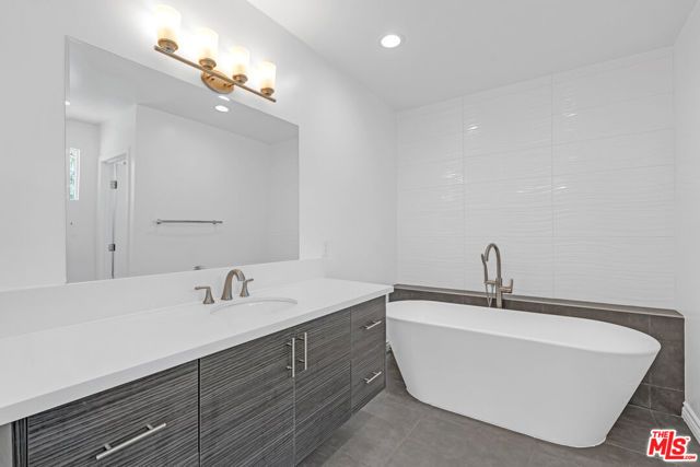 621 N Bedford Drive, Beverly Hills, CA 90210