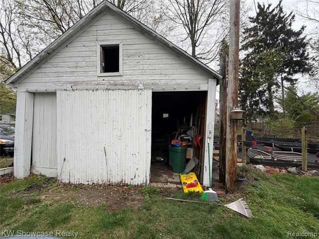 310 N Bridge Street, Linden, MI 48451