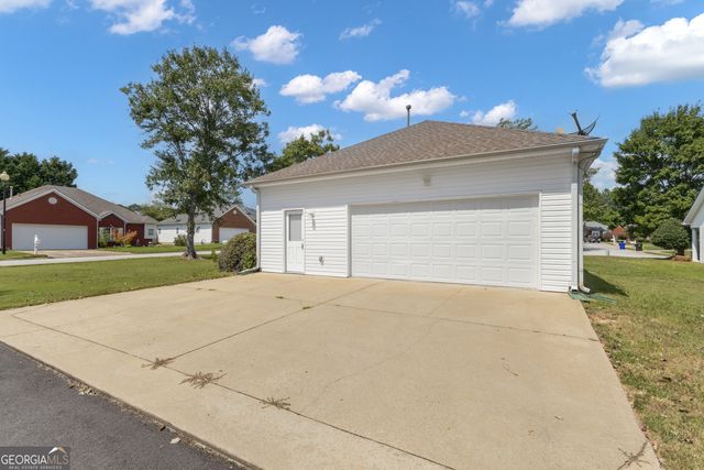 310 Autumn Glen Circle, Fayetteville, GA 30215
