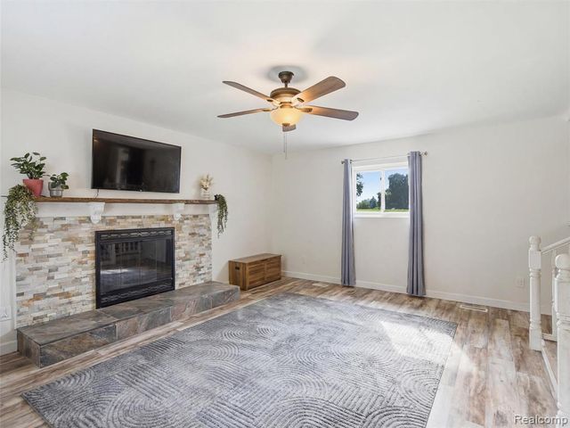 4040 Taggett Lake Drive, Highland, MI 48357