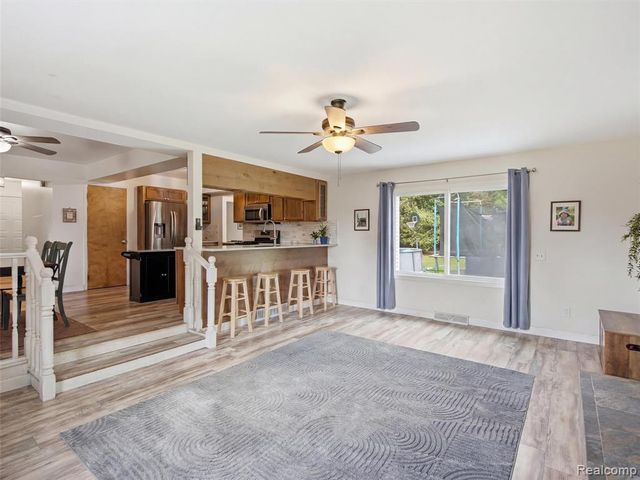 4040 Taggett Lake Drive, Highland, MI 48357
