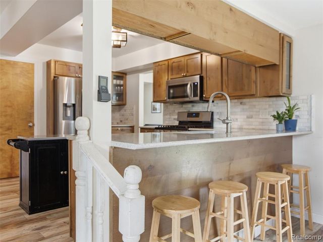 4040 Taggett Lake Drive, Highland, MI 48357