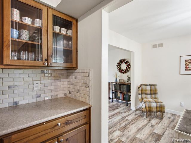 4040 Taggett Lake Drive, Highland, MI 48357