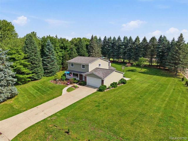 4040 Taggett Lake Drive, Highland, MI 48357