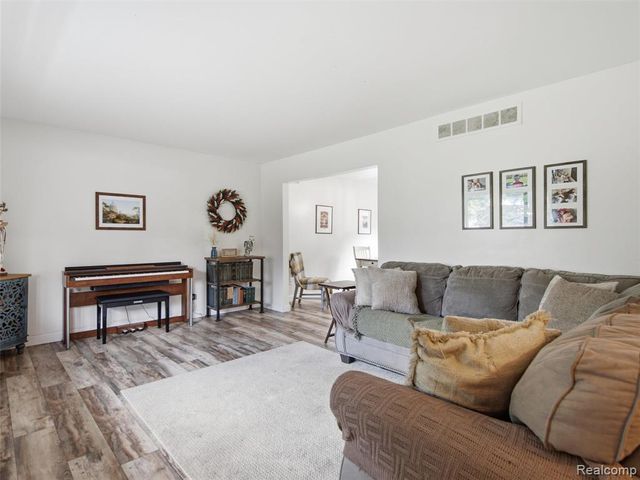 4040 Taggett Lake Drive, Highland, MI 48357