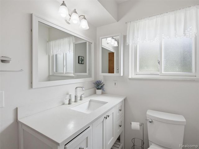 4040 Taggett Lake Drive, Highland, MI 48357