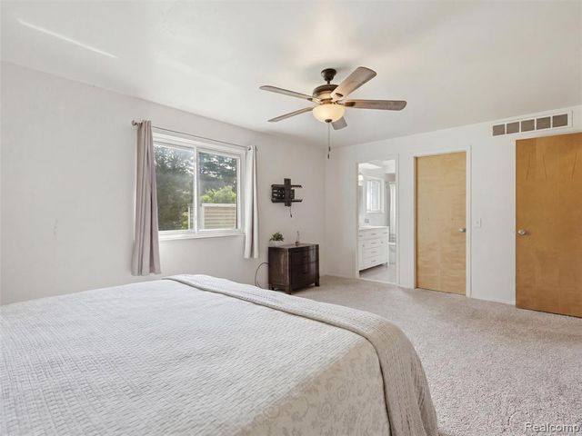 4040 Taggett Lake Drive, Highland, MI 48357