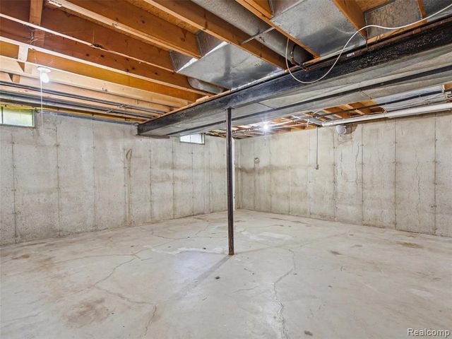 4040 Taggett Lake Drive, Highland, MI 48357