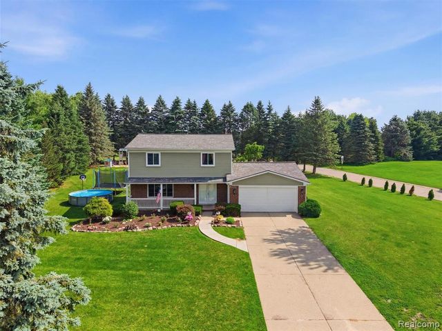 4040 Taggett Lake Drive, Highland, MI 48357