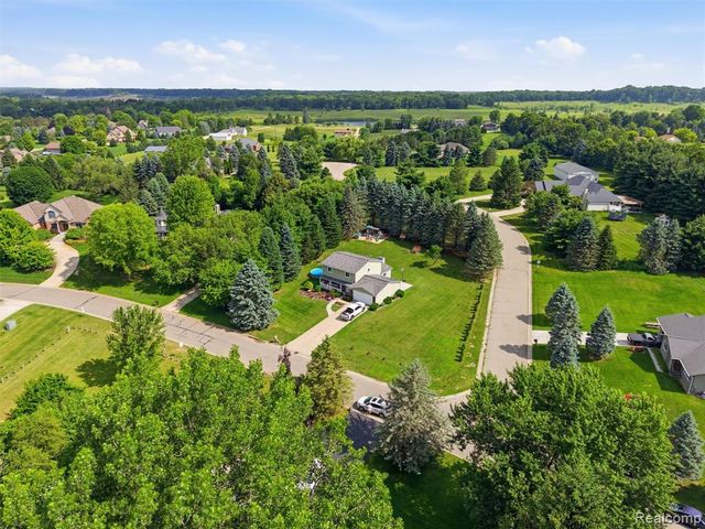 4040 Taggett Lake Drive, Highland, MI 48357