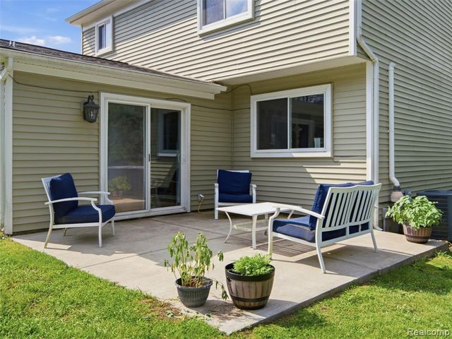 4040 Taggett Lake Drive, Highland, MI 48357