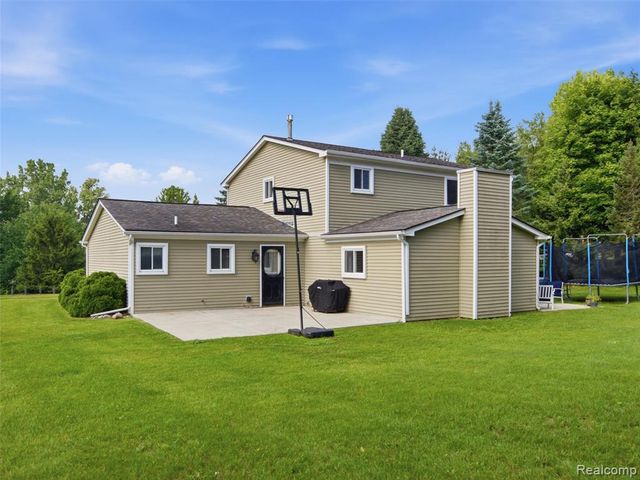4040 Taggett Lake Drive, Highland, MI 48357