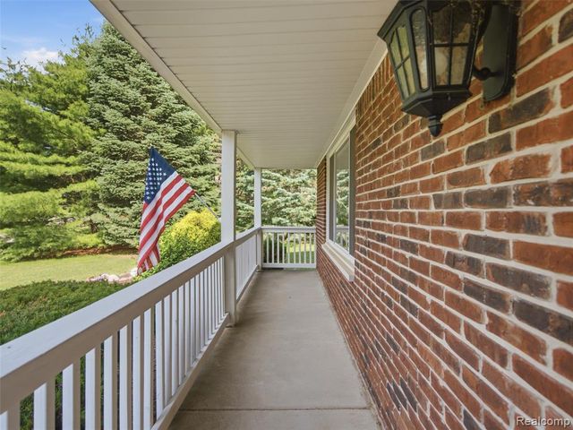 4040 Taggett Lake Drive, Highland, MI 48357