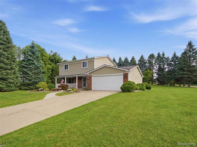 4040 Taggett Lake Drive, Highland, MI 48357