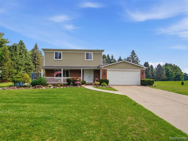 4040 Taggett Lake Drive, Highland, MI 48357
