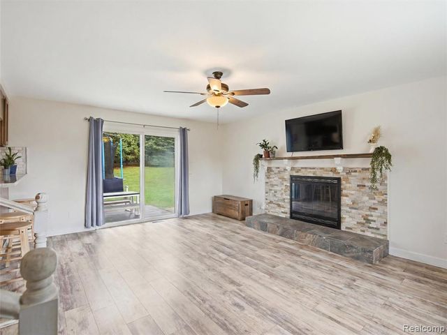 4040 Taggett Lake Drive, Highland, MI 48357