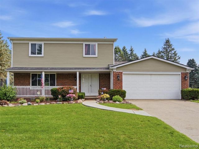 4040 Taggett Lake Drive, Highland, MI 48357