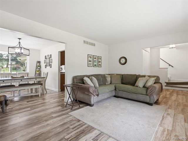 4040 Taggett Lake Drive, Highland, MI 48357