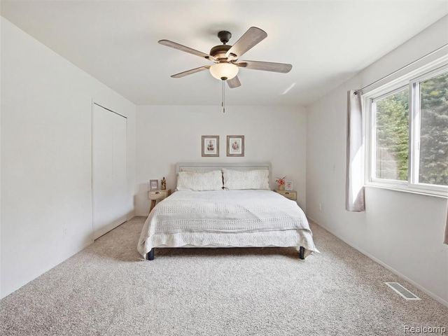 4040 Taggett Lake Drive, Highland, MI 48357