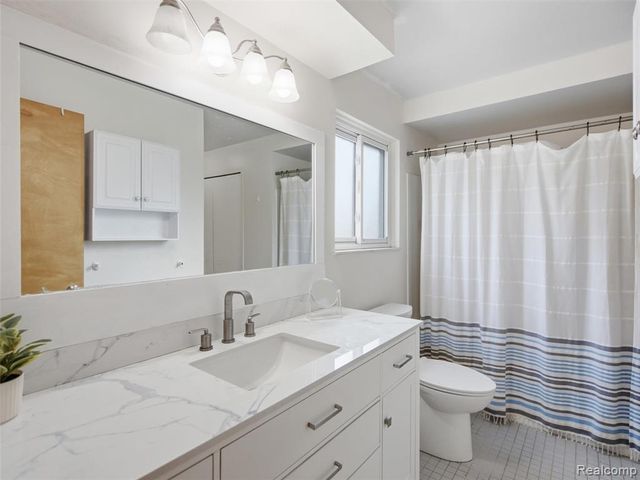 4040 Taggett Lake Drive, Highland, MI 48357
