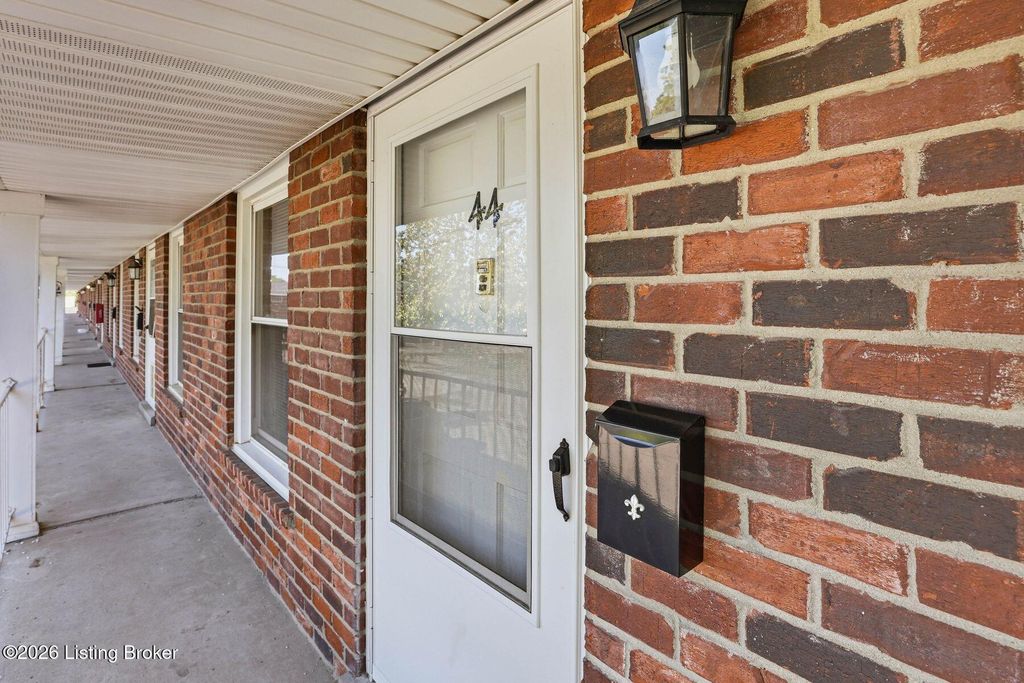 4501 S 6th St 44, Louisville, KY 40214