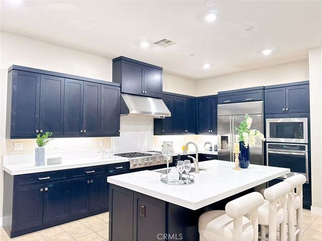 158 SCALE, Irvine, CA 92618