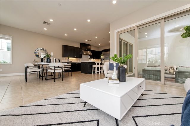 158 SCALE, Irvine, CA 92618