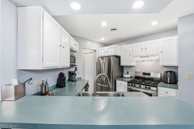 6465 St Andrews Drive Drive 6, Canfield, OH 44406