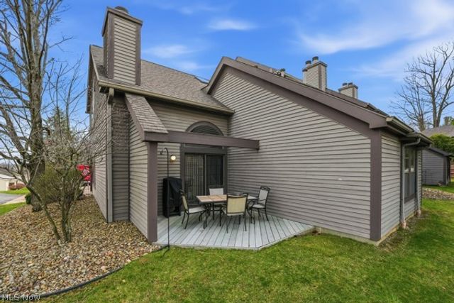 6465 St Andrews Drive Drive 6, Canfield, OH 44406