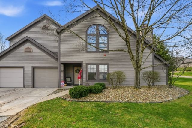 6465 St Andrews Drive Drive 6, Canfield, OH 44406