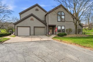 6465 St Andrews Drive Drive 6, Canfield, OH 44406