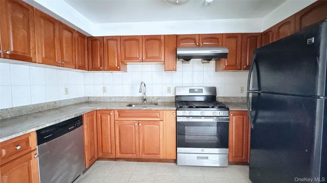 6434 Grand Central Parkway 3D, Forest Hills, NY 11375