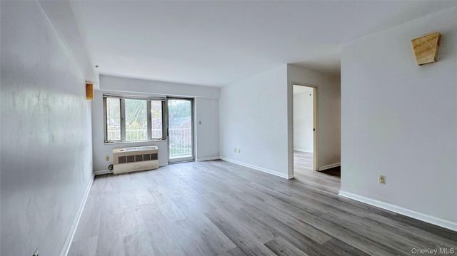 6434 Grand Central Parkway 3D, Forest Hills, NY 11375