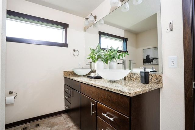 2322 E 47th Street, Des Moines, IA 50317